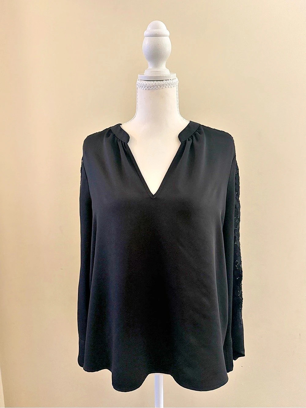 BCBGMAXAZRIA Black Lace-Sleeve Blouse Size Small Like New